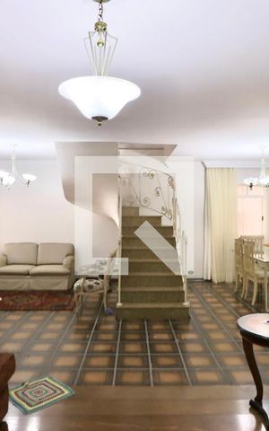 Casa para alugar com 250m², 3 quartos e 4 vagas Casa para alugar com 250m², 3 quartos e 4 vagasSala