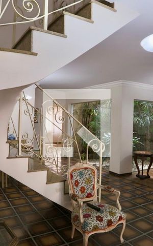 Casa para alugar com 250m², 3 quartos e 4 vagas Casa para alugar com 250m², 3 quartos e 4 vagasSala