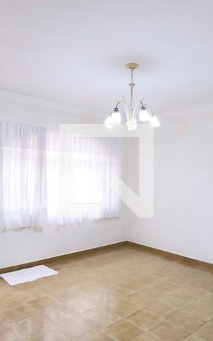 Casa para alugar com 250m², 3 quartos e 4 vagas Casa para alugar com 250m², 3 quartos e 4 vagasCopa