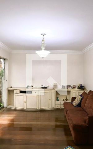 Casa para alugar com 250m², 3 quartos e 4 vagas Casa para alugar com 250m², 3 quartos e 4 vagasSala