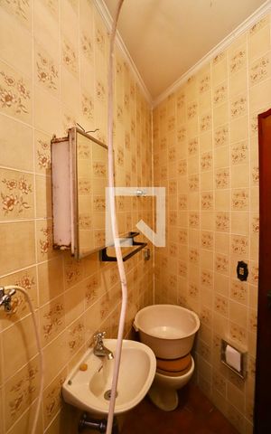 Casa para alugar com 250m², 3 quartos e 4 vagas Casa para alugar com 250m², 3 quartos e 4 vagasBanheiro de serviço