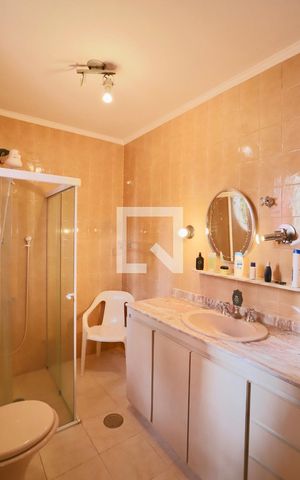Casa para alugar com 250m², 3 quartos e 4 vagas Casa para alugar com 250m², 3 quartos e 4 vagasSuíte