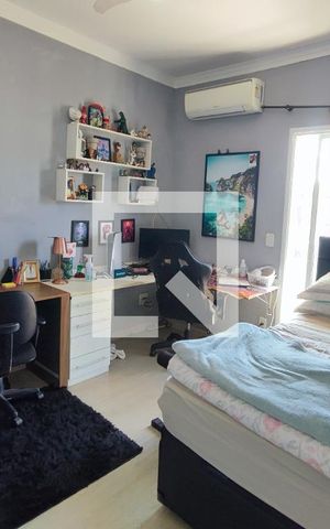 Casa de condomínio à venda com 310m², 5 quartos e 4 vagas Casa de condomínio à venda com 310m², 5 quartos e 4 vagasQuarto Suíte