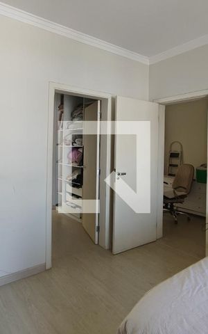 Casa de condomínio à venda com 310m², 5 quartos e 4 vagas Casa de condomínio à venda com 310m², 5 quartos e 4 vagasQuarto Suíte 2