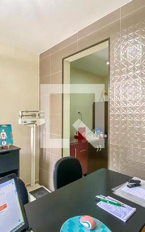 Casa à venda com 198m², 3 quartos e 3 vagasEscritório