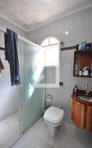 Casa à venda com 240m², 3 quartos e 2 vagasBanheiro da Suíte 1