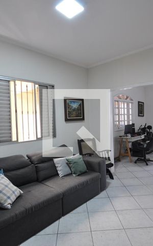 Casa à venda com 240m², 3 quartos e 2 vagasSala