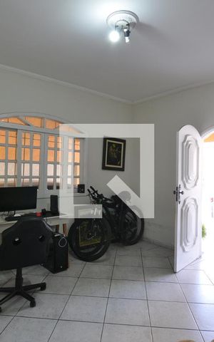 Casa à venda com 240m², 3 quartos e 2 vagasSala