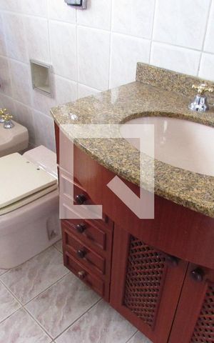 Casa à venda com 165m², 3 quartos e 4 vagasBanheiro da Suíte