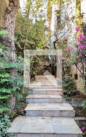 Casa à venda com 592m², 5 quartos e 3 vagas Casa à venda com 592m², 5 quartos e 3 vagasEntrada