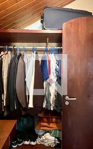 Casa à venda com 592m², 5 quartos e 3 vagas Casa à venda com 592m², 5 quartos e 3 vagasCloset da suíte 4