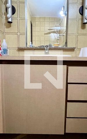 Casa à venda com 592m², 5 quartos e 3 vagas Casa à venda com 592m², 5 quartos e 3 vagasBanheiro da Suíte 2