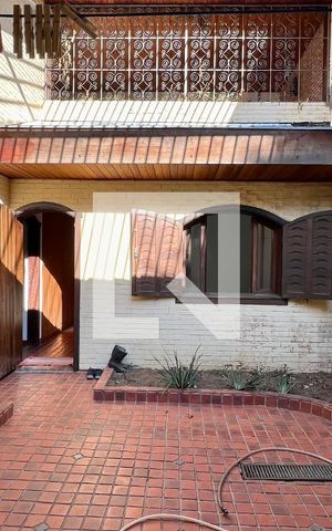 Casa à venda com 592m², 5 quartos e 3 vagas Casa à venda com 592m², 5 quartos e 3 vagasÁrea comum