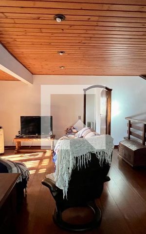 Casa à venda com 592m², 5 quartos e 3 vagas Casa à venda com 592m², 5 quartos e 3 vagasSala de TV