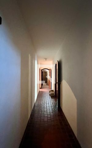 Casa à venda com 592m², 5 quartos e 3 vagas Casa à venda com 592m², 5 quartos e 3 vagasCorredor