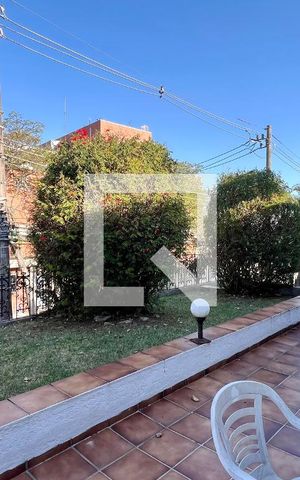 Casa à venda com 592m², 5 quartos e 3 vagas Casa à venda com 592m², 5 quartos e 3 vagasTerraço