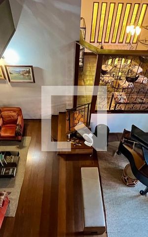 Casa à venda com 592m², 5 quartos e 3 vagas Casa à venda com 592m², 5 quartos e 3 vagasVista da sala