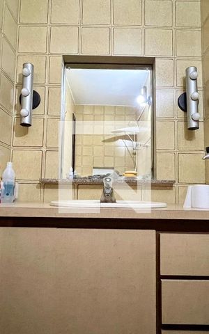 Casa à venda com 592m², 5 quartos e 3 vagas Casa à venda com 592m², 5 quartos e 3 vagasBanheiro da Suíte 2