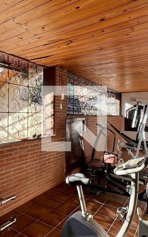 Casa à venda com 592m², 5 quartos e 3 vagas Casa à venda com 592m², 5 quartos e 3 vagasAcademia
