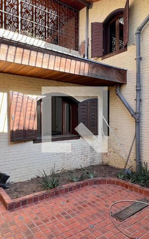 Casa à venda com 592m², 5 quartos e 3 vagas Casa à venda com 592m², 5 quartos e 3 vagasÁrea comum