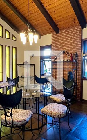 Casa à venda com 592m², 5 quartos e 3 vagas Casa à venda com 592m², 5 quartos e 3 vagasSala de Jantar