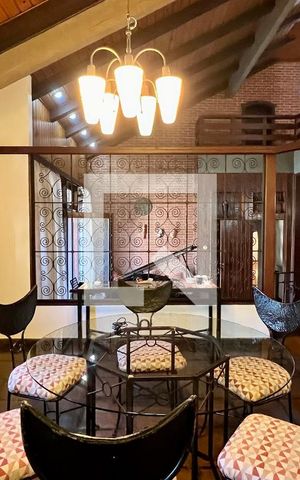 Casa à venda com 592m², 5 quartos e 3 vagas Casa à venda com 592m², 5 quartos e 3 vagasSala de Jantar