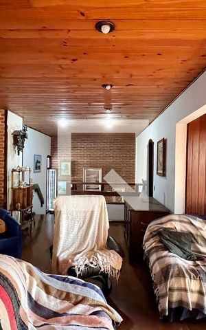 Casa à venda com 592m², 5 quartos e 3 vagas Casa à venda com 592m², 5 quartos e 3 vagasSala de TV