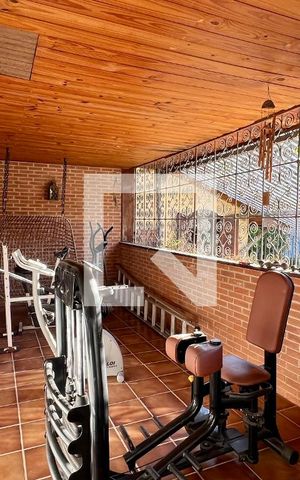Casa à venda com 592m², 5 quartos e 3 vagas Casa à venda com 592m², 5 quartos e 3 vagasAcademia
