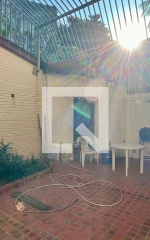 Casa à venda com 592m², 5 quartos e 3 vagas Casa à venda com 592m², 5 quartos e 3 vagasÁrea comum