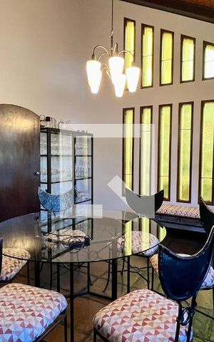 Casa à venda com 592m², 5 quartos e 3 vagas Casa à venda com 592m², 5 quartos e 3 vagasSala de Jantar