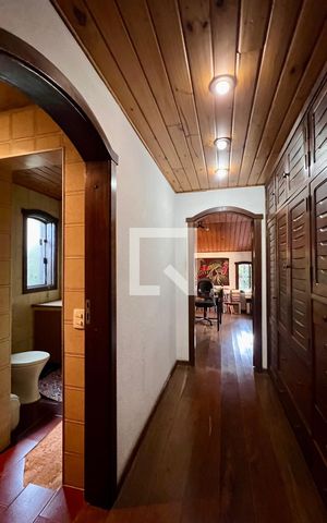 Casa à venda com 592m², 5 quartos e 3 vagas Casa à venda com 592m², 5 quartos e 3 vagasSuite 5