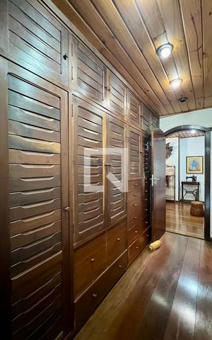 Casa à venda com 592m², 5 quartos e 3 vagas Casa à venda com 592m², 5 quartos e 3 vagasSuite 5