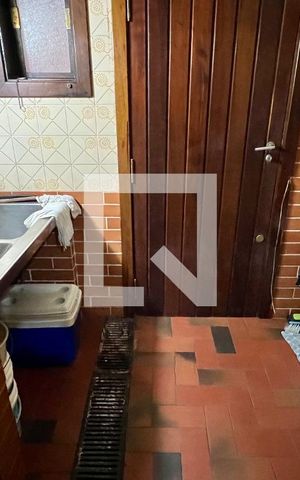 Casa à venda com 592m², 5 quartos e 3 vagas Casa à venda com 592m², 5 quartos e 3 vagasÁrea de Serviço
