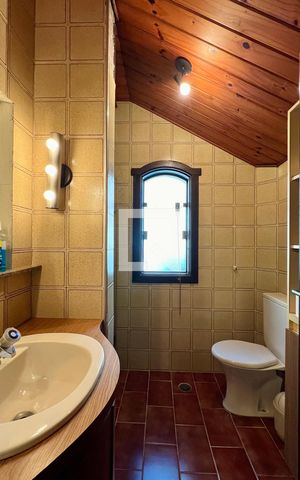 Casa à venda com 592m², 5 quartos e 3 vagas Casa à venda com 592m², 5 quartos e 3 vagasBanheiro da Suíte 4