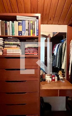 Casa à venda com 592m², 5 quartos e 3 vagas Casa à venda com 592m², 5 quartos e 3 vagasCloset da suíte 4