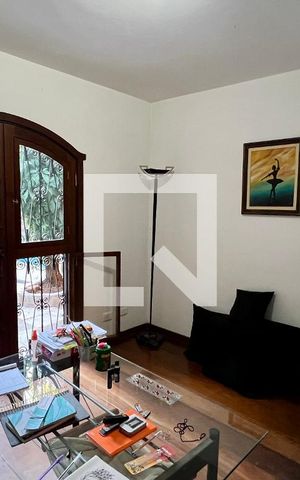 Casa à venda com 592m², 5 quartos e 3 vagas Casa à venda com 592m², 5 quartos e 3 vagasSuite 3