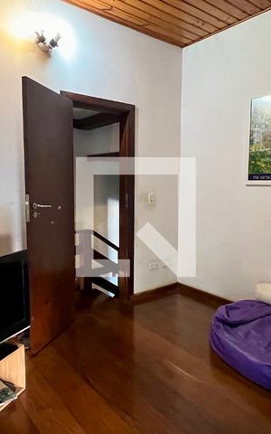 Casa à venda com 592m², 5 quartos e 3 vagas Casa à venda com 592m², 5 quartos e 3 vagasSaleta