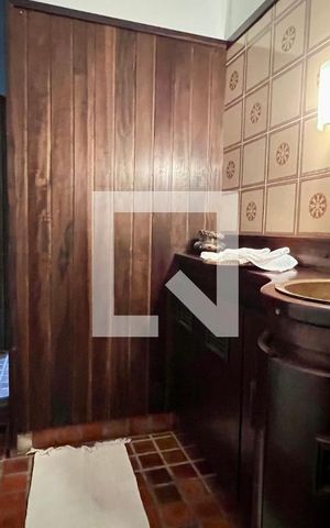 Casa à venda com 592m², 5 quartos e 3 vagas Casa à venda com 592m², 5 quartos e 3 vagasLavabo