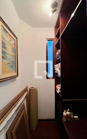 Casa à venda com 592m², 5 quartos e 3 vagas Casa à venda com 592m², 5 quartos e 3 vagasSuíte 3