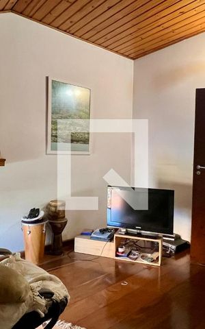 Casa à venda com 592m², 5 quartos e 3 vagas Casa à venda com 592m², 5 quartos e 3 vagasSaleta
