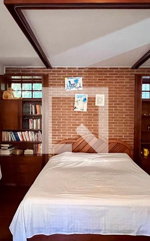 Casa à venda com 592m², 5 quartos e 3 vagas Casa à venda com 592m², 5 quartos e 3 vagasSuite1