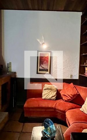 Casa à venda com 592m², 5 quartos e 3 vagas Casa à venda com 592m², 5 quartos e 3 vagasLareira