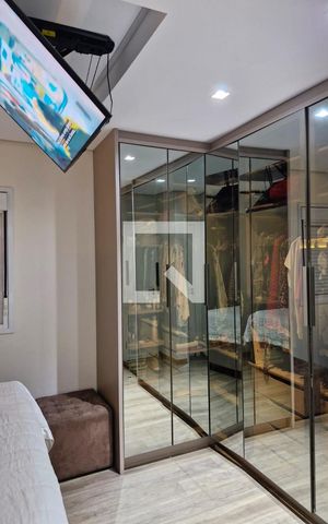 Apartamento à venda com 215m², 4 quartos e 4 vagas Apartamento à venda com 215m², 4 quartos e 4 vagasSuíte