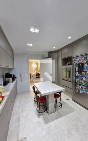 Apartamento à venda com 215m², 4 quartos e 4 vagas Apartamento à venda com 215m², 4 quartos e 4 vagasCozinha