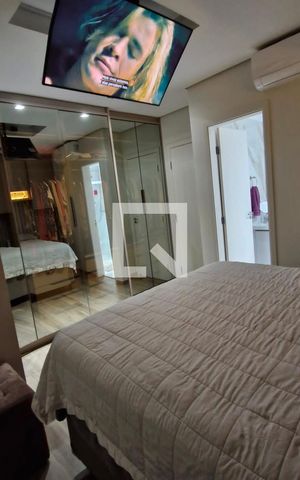 Apartamento à venda com 215m², 4 quartos e 4 vagas Apartamento à venda com 215m², 4 quartos e 4 vagasSuíte