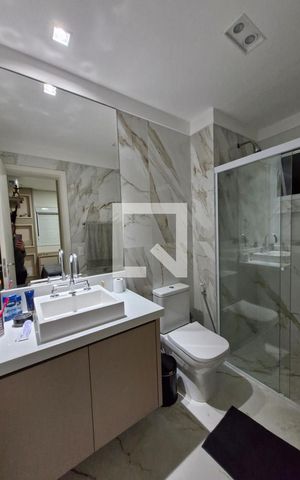 Apartamento à venda com 215m², 4 quartos e 4 vagas Apartamento à venda com 215m², 4 quartos e 4 vagasSuíte