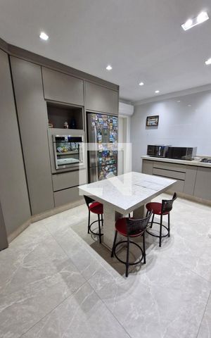 Apartamento à venda com 215m², 4 quartos e 4 vagas Apartamento à venda com 215m², 4 quartos e 4 vagasCozinha