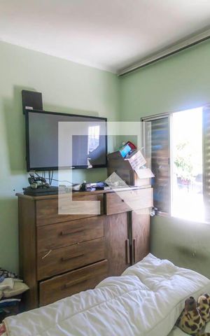 Casa à venda com 200m², 3 quartos e 2 vagas Casa à venda com 200m², 3 quartos e 2 vagasQuarto 2