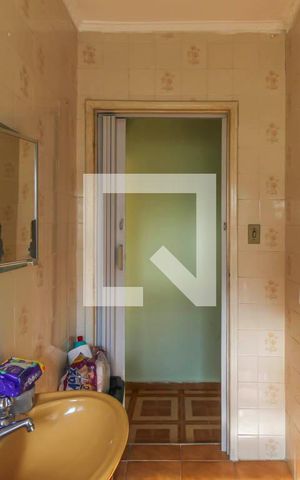 Casa à venda com 200m², 3 quartos e 2 vagas Casa à venda com 200m², 3 quartos e 2 vagasBanheiro 2