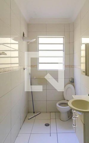 Casa à venda com 200m², 3 quartos e 2 vagas Casa à venda com 200m², 3 quartos e 2 vagasBanheiro 1